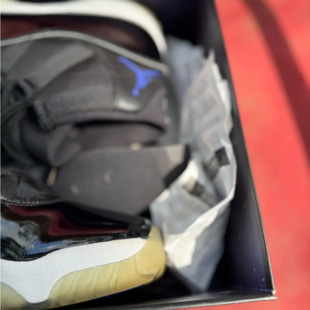 2016 jordan 11 space jam